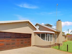 3 Bed House in Edelweiss
