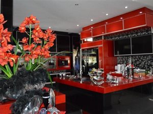 5 Bed House in Miravaal