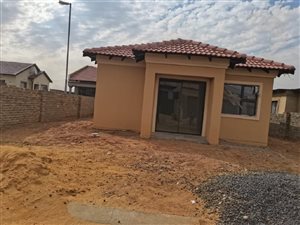 2 Bed House in Vanderbijlpark CE7