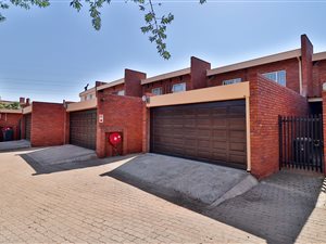 3 Bed Townhouse in Elarduspark