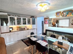 4 Bed House in Longcroft