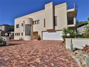 6 Bed House in Cola Beach