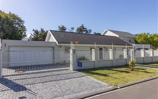 3 Bedroom House in Constantia