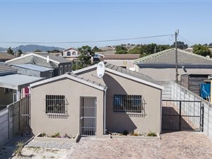 2 Bed House in Bernadino Heights
