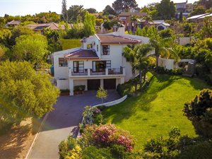 4 Bed House in Montclair