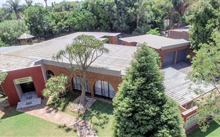 4 Bedroom House in Elarduspark