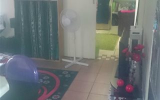 1 Bedroom Garden Cottage in Bronberrick
