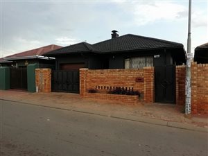 3 Bed House in Protea North