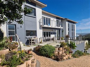 4 Bed House in Pinnacle Point Golf Estate