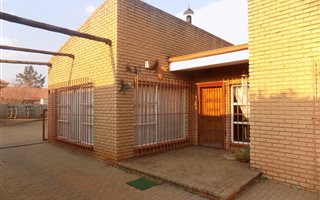 4 Bedroom House in Welverdiend