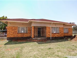 3 Bed House in Selection Park