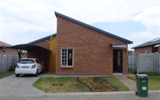 3 Bedroom Simplex in Waterkloof