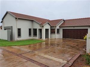 3 Bed House in Monavoni