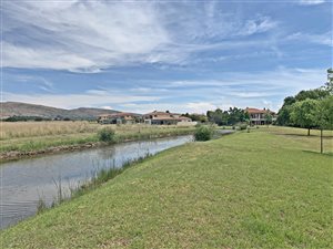 718 m² Land available in Westlake Estate