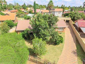 4 Bed House in Rooihuiskraal