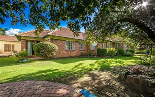 4 Bedroom House in Emmarentia