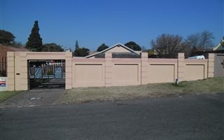 2 Bedroom House in Newlands