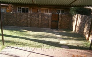 2 Bedroom Townhouse in Zwartkop