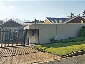 4 Bed House in Van Riebeeck Park