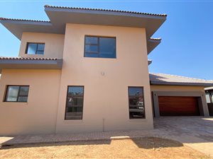 5 Bed House in The Orchards