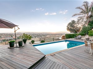 4 Bed House in Eagle Canyon Golf Estate