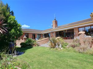 4 Bedroom House in Bergsig
