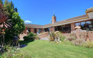 4 Bedroom House in Bergsig