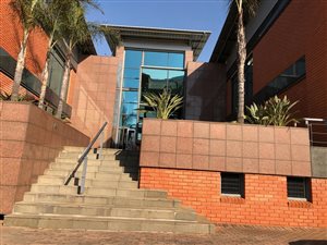 800 m² Commercial space in Bedfordview