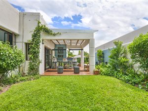 3 Bed House in Cedar Lakes