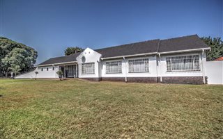 3 Bedroom House in Aston Manor