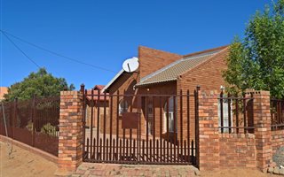 3 Bedroom House in Blomanda