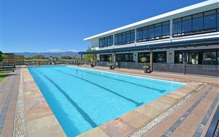 3 Bedroom Apartment in Somerset West Central