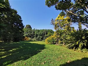 1814 m² Land available in Kloof