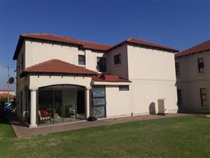 4 Bed Townhouse in Emfuleni Golf Estate