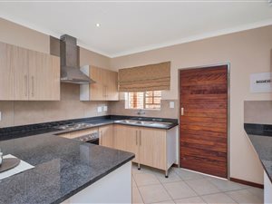 3 Bed Townhouse in Mooikloof Ridge