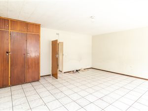 Studio Apartment in Springs Central