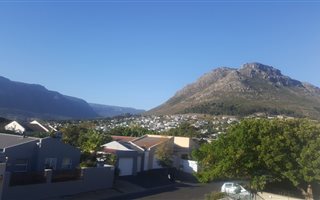 2 Bedroom Apartment in Hout Bay and surrounds