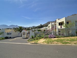 1 Bed Apartment in Gordons Bay Central