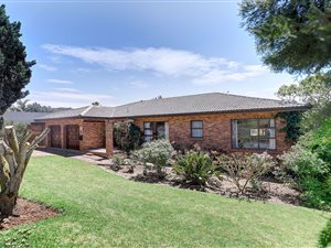 4 Bed House in Protea Valley