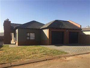 3 Bed House in Clayville