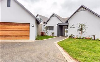 4 Bedroom House in Cotswold Downs Estate