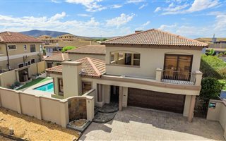 4 Bedroom House in Big Bay
