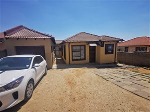 6 Bed House in Cosmo City