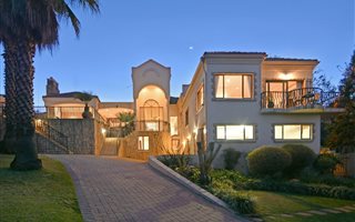 5 Bedroom House in Country Lane Estate