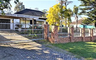 3 Bedroom House in Van Riebeeck Heights