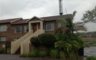 2 Bedroom Apartment in Rooihuiskraal