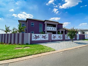 5 Bed House in The Reeds