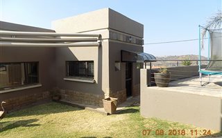 2 Bedroom House in Mondeor