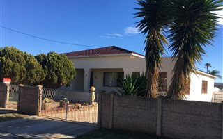 3 Bedroom House in Bothasrus