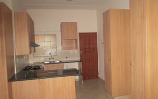 2 Bedroom Apartment in Hazeldean (Silverlakes Surroundings)